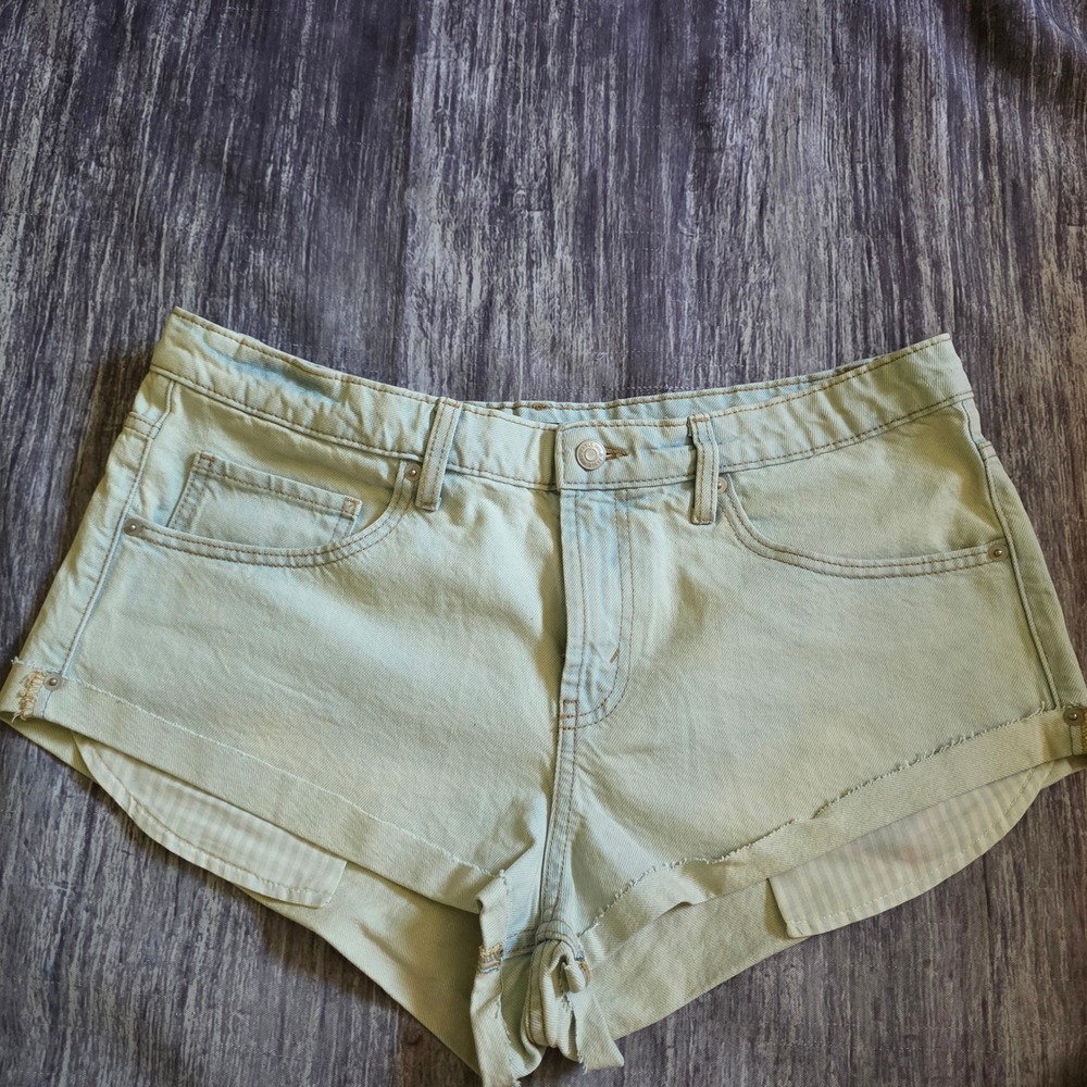 Wild Fable Womens Mid-Rise Cheeky Rigid Denim Shorts Light Wash Size 12